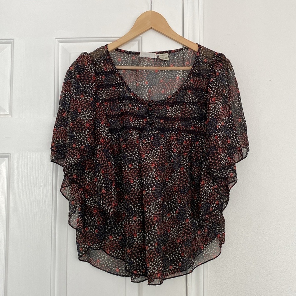 Passport shawl blouse with delicate floral print.